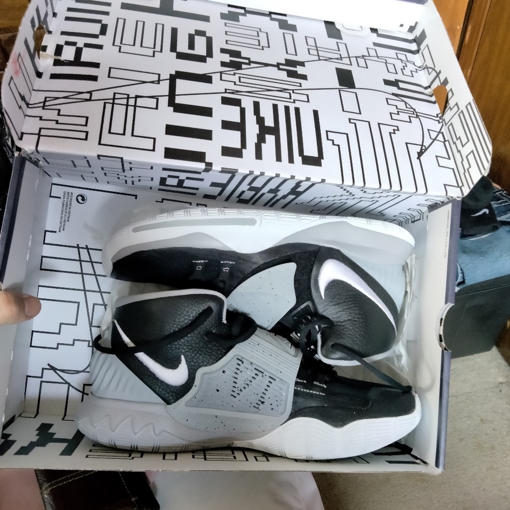 Nike Kyrie 6